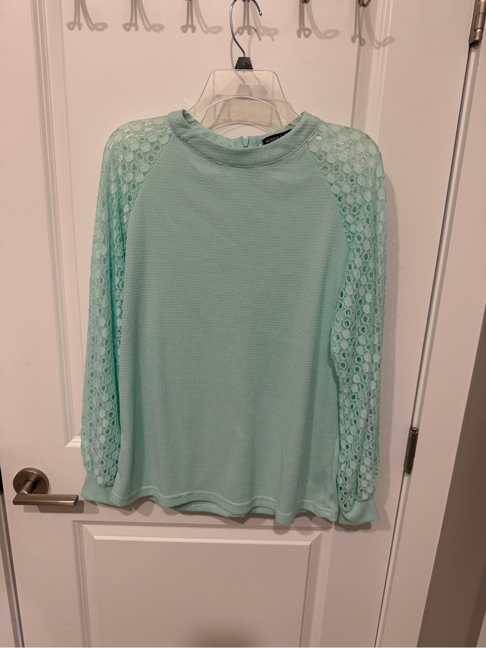 Women’s Long-Sleeve Lace Sleeve Top in Mint